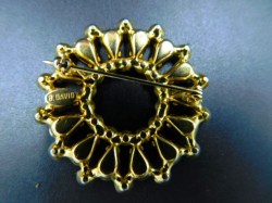 red white brooch view